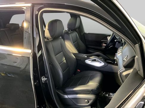 Used 2024 Mercedes-Benz GLS 450 4MATIC image 8