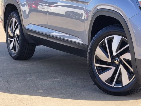 Used 2025 Volkswagen Atlas SE AWD/4WD image 11