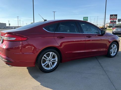 Used 2018 Ford Fusion SE w/ Fusion SE Technology Package FWD image 20