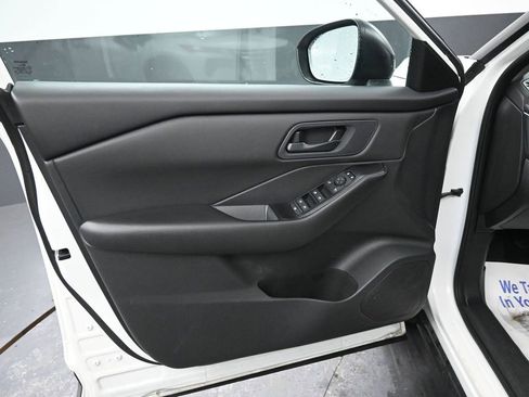 Used 2024 Nissan Rogue S image 27