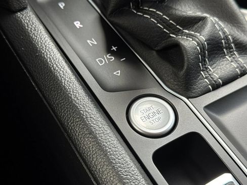 Used 2023 Volkswagen Atlas SE w/ Panoramic Sunroof Package FWD image 22