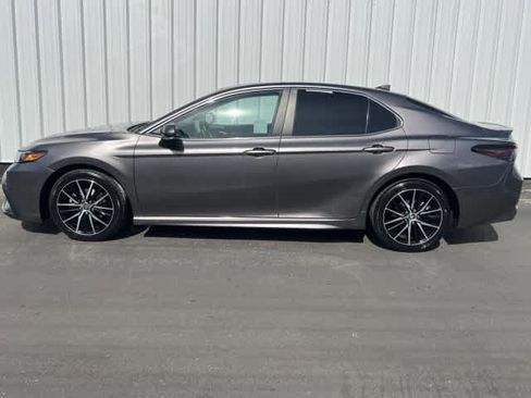 Used 2023 Toyota Camry SE image 3