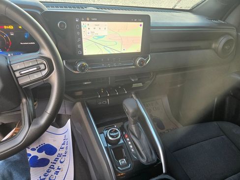 Used 2024 Chevrolet Colorado Trail Boss w/ Advanced Trailering Package image 9