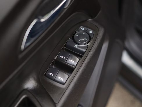 Used 2020 Chevrolet Equinox LT FWD image 23