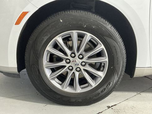 Used 2024 Buick Enclave Essence image 20