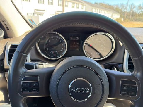 Used 2013 Jeep Grand Cherokee Laredo image 12