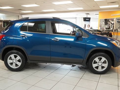 Used 2019 Chevrolet Trax LT w/ LT Convenience Package AWD/4WD image 12