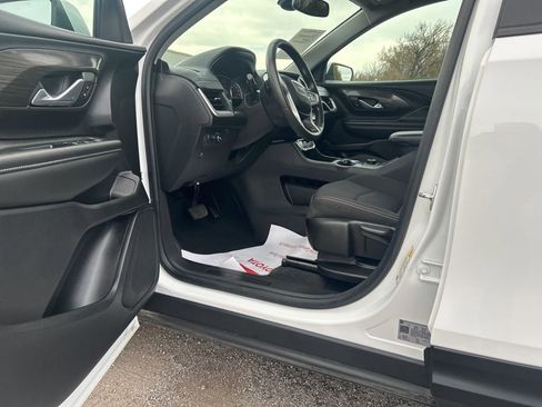 Used 2024 GMC Terrain SLE image 10