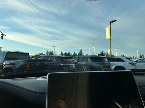 Used 2025 Jeep Compass Limited image 17