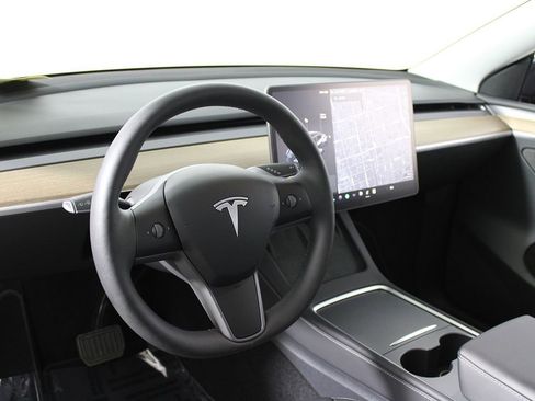 Used 2025 Tesla Model Y Long Range image 7