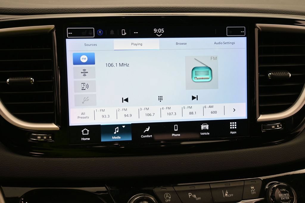 Used 2024 Chrysler Pacifica Touring-L FWD image 10