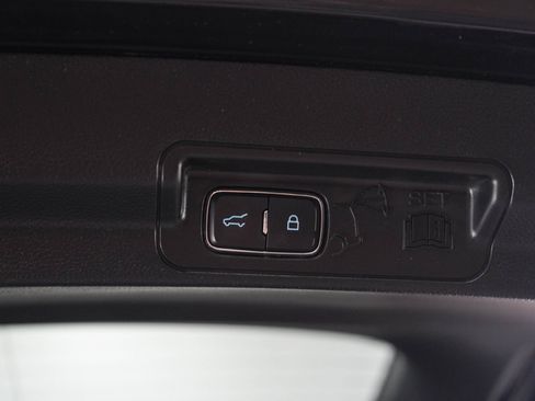Used 2023 Ford Explorer Limited AWD/4WD image 18