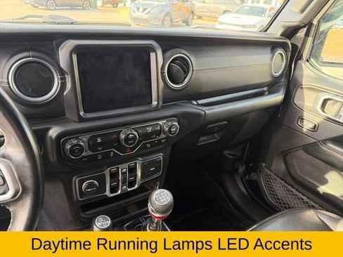 Used 2018 Jeep Wrangler Unlimited Sahara image 29