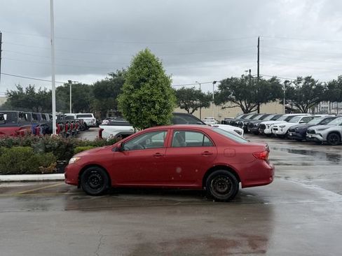 Used 2010 Toyota Corolla LE FWD image 3