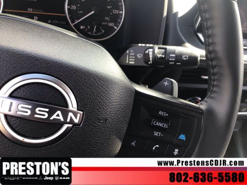 Used 2025 Nissan Rogue SV AWD/4WD image 13