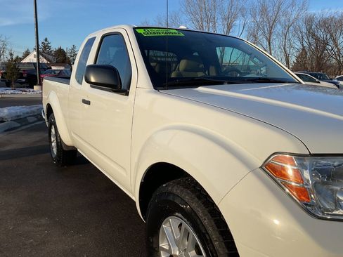 Used 2014 Nissan Frontier SV image 11