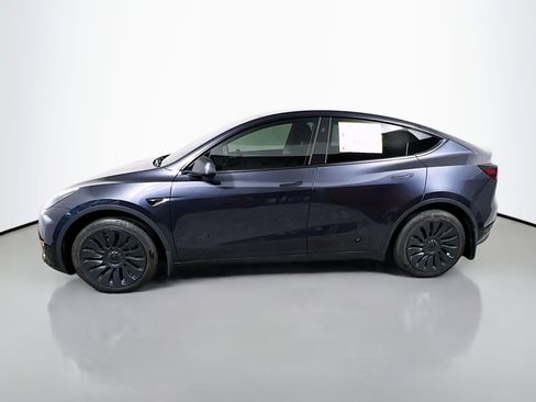 Used 2024 Tesla Model Y Long Range image 9