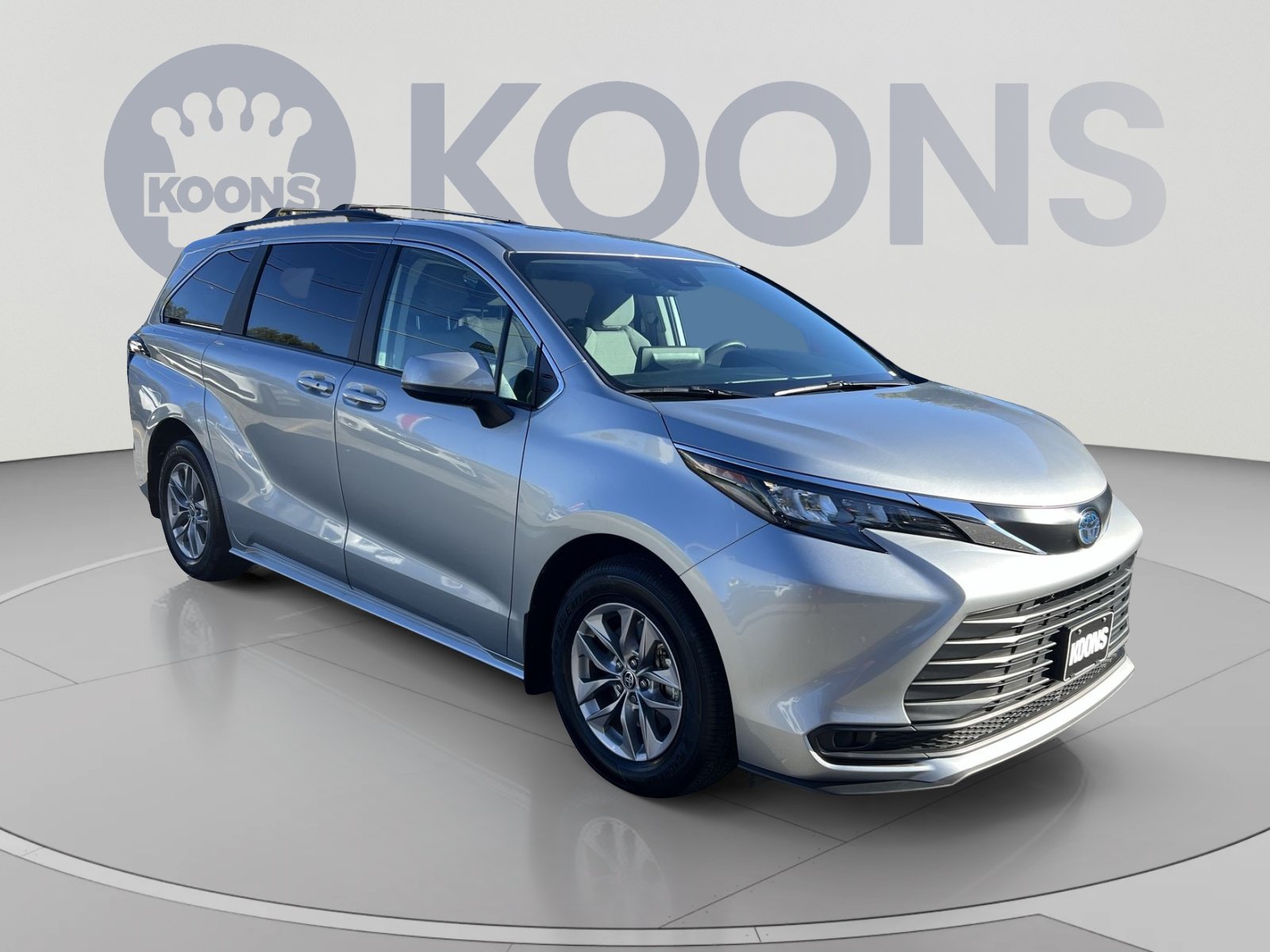 Used 2024 Toyota Sienna LE AWD/4WD image 10