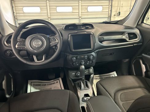 Used 2022 Jeep Renegade Latitude w/ Sun/Sound Group AWD/4WD image 4