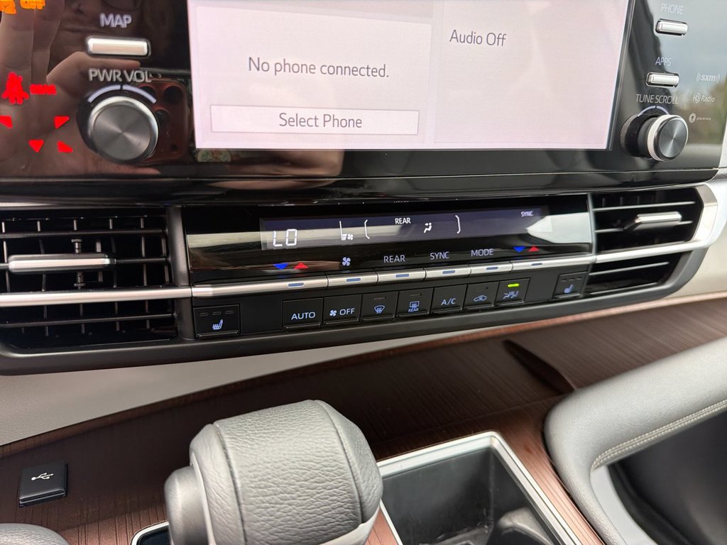 Used 2021 Toyota Sienna XLE AWD/4WD image 25