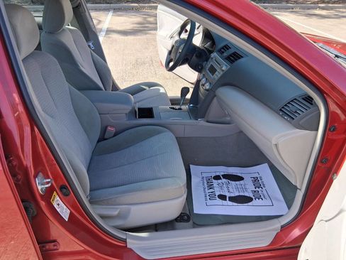 Used 2011 Toyota Camry LE image 11