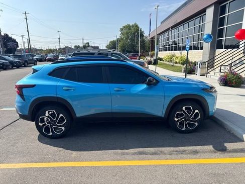 Used 2025 Chevrolet Trax RS w/ Sunroof Package FWD image 5