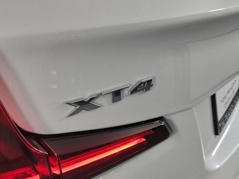 Used 2023 Cadillac XT4 Premium Luxury FWD image 5