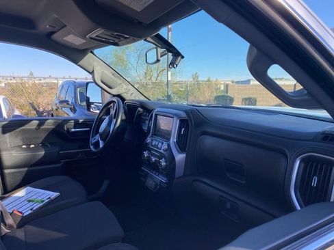 Used 2022 GMC Sierra 2500 SLE w/ SLE Value Package; image 5