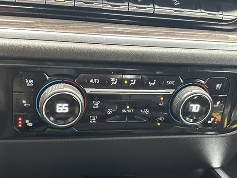 Used 2024 Chevrolet Silverado 2500 LTZ w/ LTZ Convenience Package image 40