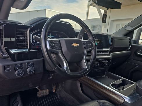 Used 2024 Chevrolet Silverado 3500 LT w/ Convenience Package image 16