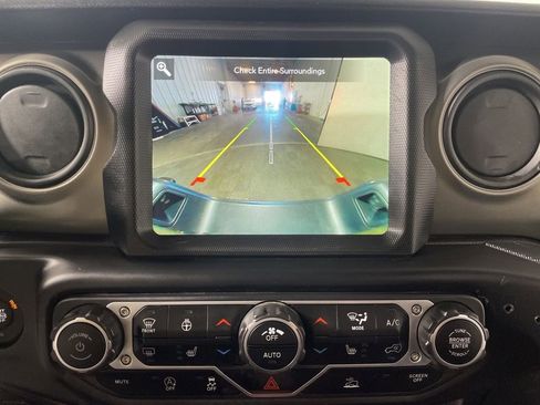 Used 2023 Jeep Gladiator Sport AWD/4WD image 14