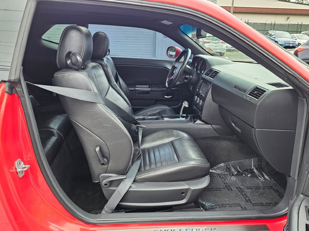 Used 2010 Dodge Challenger R/T RWD image 12