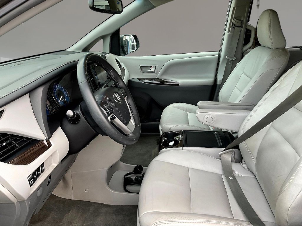 Used 2017 Toyota Sienna XLE Premium AWD/4WD image 19