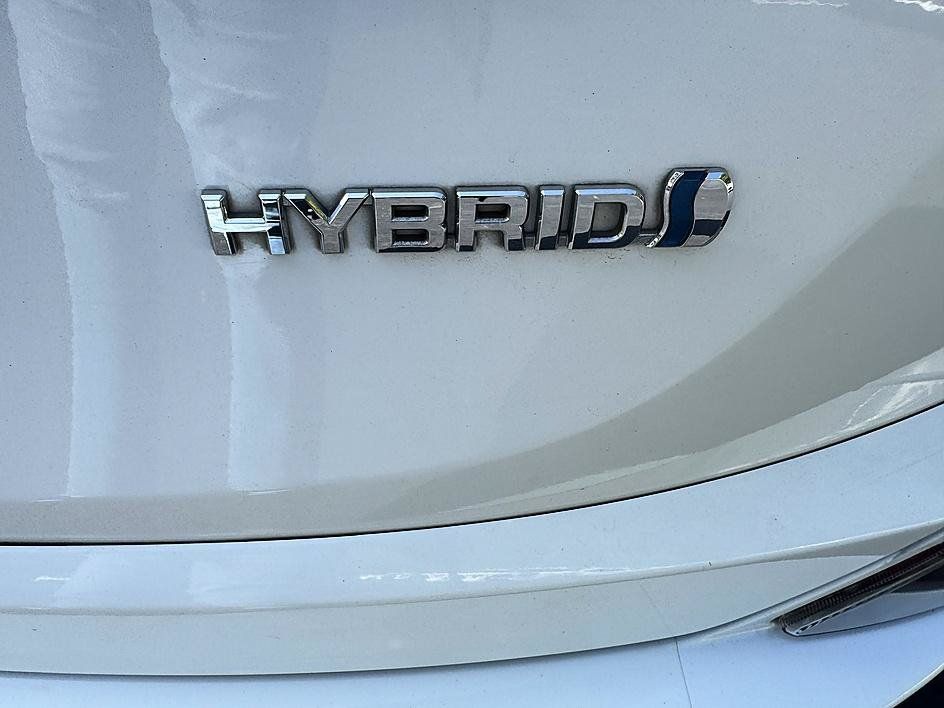Used 2018 Toyota RAV4 LE AWD/4WD image 25