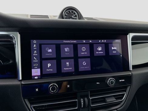 Certified 2023 Porsche Macan image 15