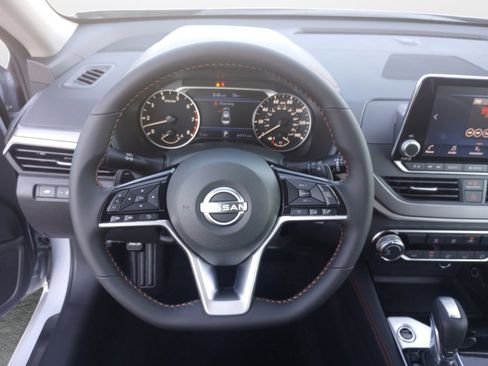 New 2025 Nissan Altima 2.5 SR image 10