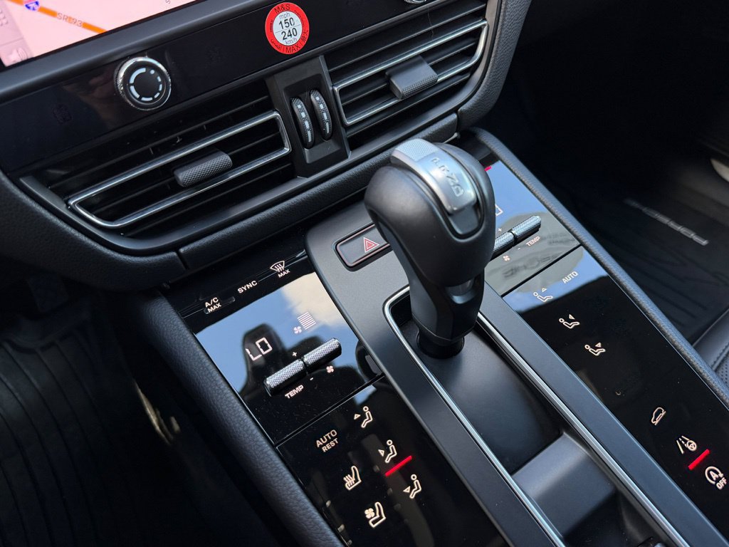 Certified 2025 Porsche Macan S AWD/4WD image 12