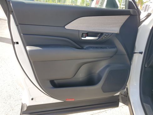 Used 2024 Toyota Grand Highlander XLE image 32