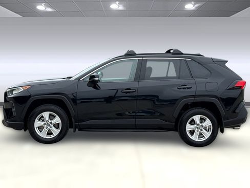 Used 2020 Toyota RAV4 XLE w/ XLE Grade Weather Package FWD image 2
