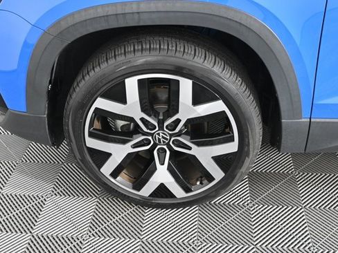 Certified 2022 Volkswagen Taos SEL w/ Panoramic Sunroof Package image 30