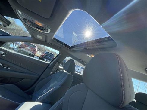 Certified 2024 Hyundai Elantra SEL w/ Convenience Package image 14