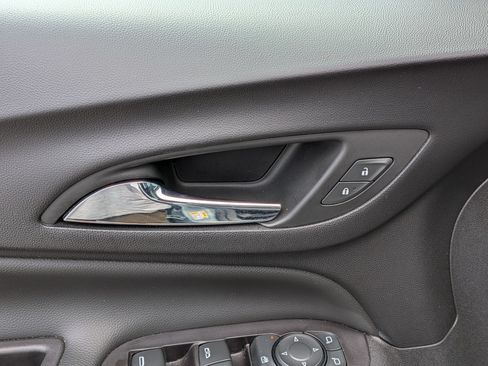 Used 2022 Chevrolet Equinox LT FWD image 12