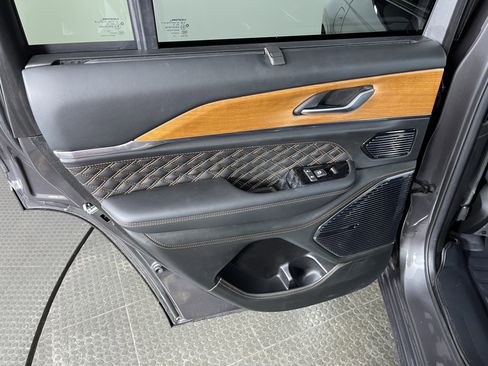 Used 2023 Jeep Grand Cherokee Summit image 15