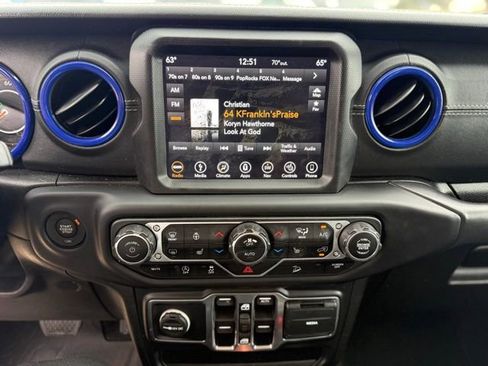 Used 2018 Jeep Wrangler Unlimited Sahara image 11