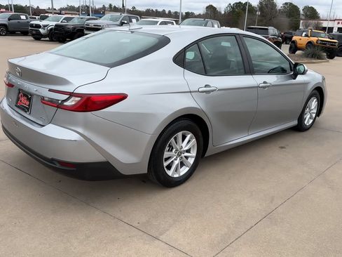 Used 2025 Toyota Camry LE FWD image 9