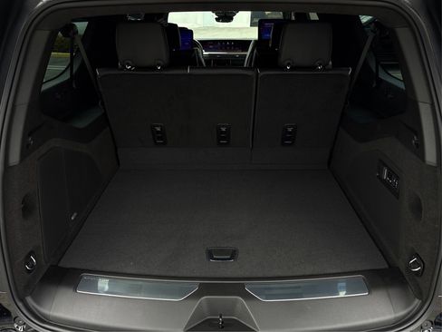New 2026 Cadillac Escalade ESV Platinum Sport w/ LPO, ONYX Package image 11