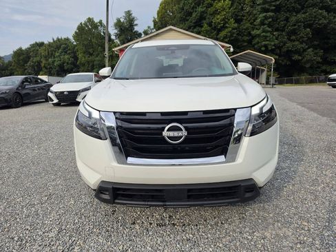 Used 2025 Nissan Pathfinder SV AWD/4WD image 2