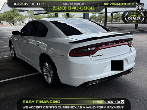 Used 2017 Dodge Charger SE w/ Blacktop Package RWD image 5