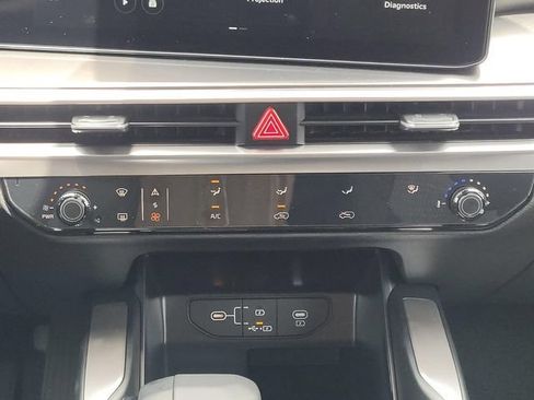 New 2026 Kia Sorento LX FWD image 17