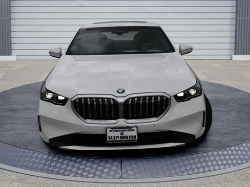 Used 2024 BMW 530i xDrive w/ Convenience Package image 2